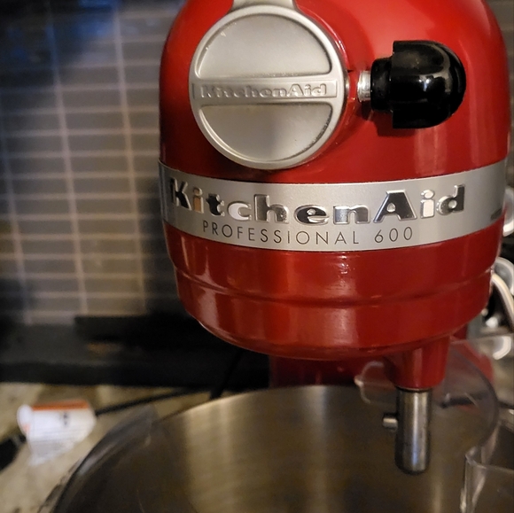 KitchenAid Professional 6qt Mixer Red - Picture 2 of 3